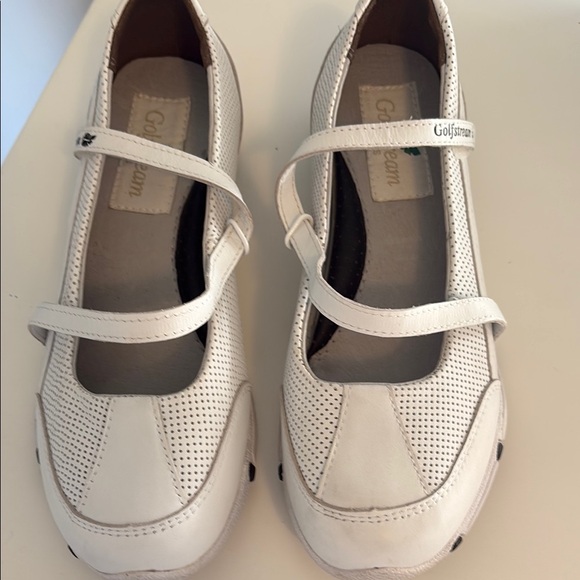 Golfstream Shoes - Golfstream Women’s Cross Strap Leather Golf Shoes. EUC looks like new. SZ: 7